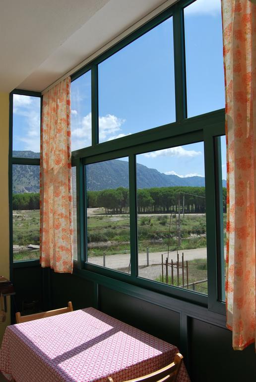 H And H Guesthouse Velipojë Exterior foto