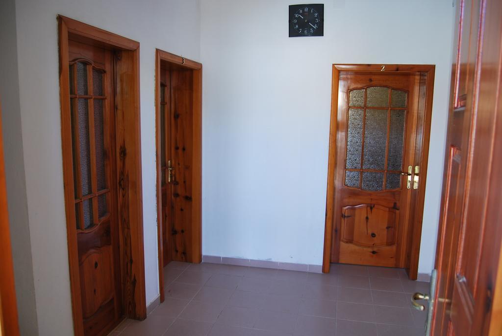 H And H Guesthouse Velipojë Exterior foto