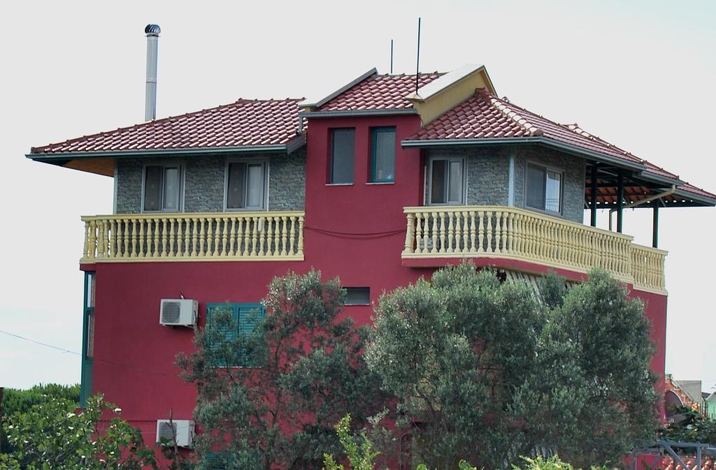 H And H Guesthouse Velipojë Exterior foto